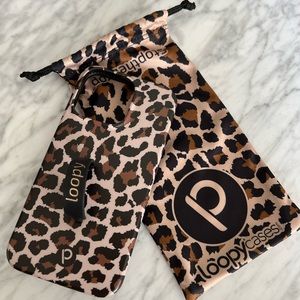 Loopy • Righty iPhone 13 Pro • leopard case